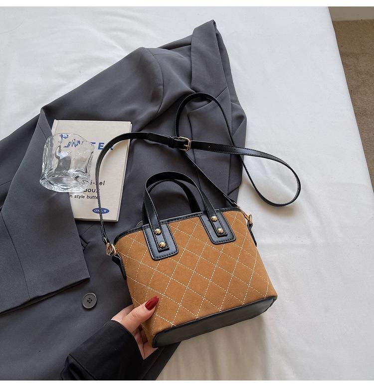 

Сумка премиум-текстуры в стиле ретро 2025 новая женская сумка осенняя популярная универсальная сумка-мессенджер нишевая портативная сумка-ведро