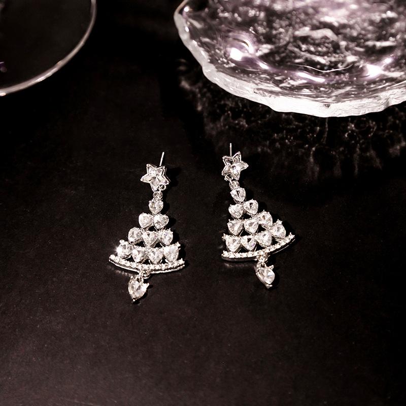 Simple And Cold Wind Diamond-Set Christmas Tree Earrings, Niche High-End Christmas Earrings, Star Earrings.