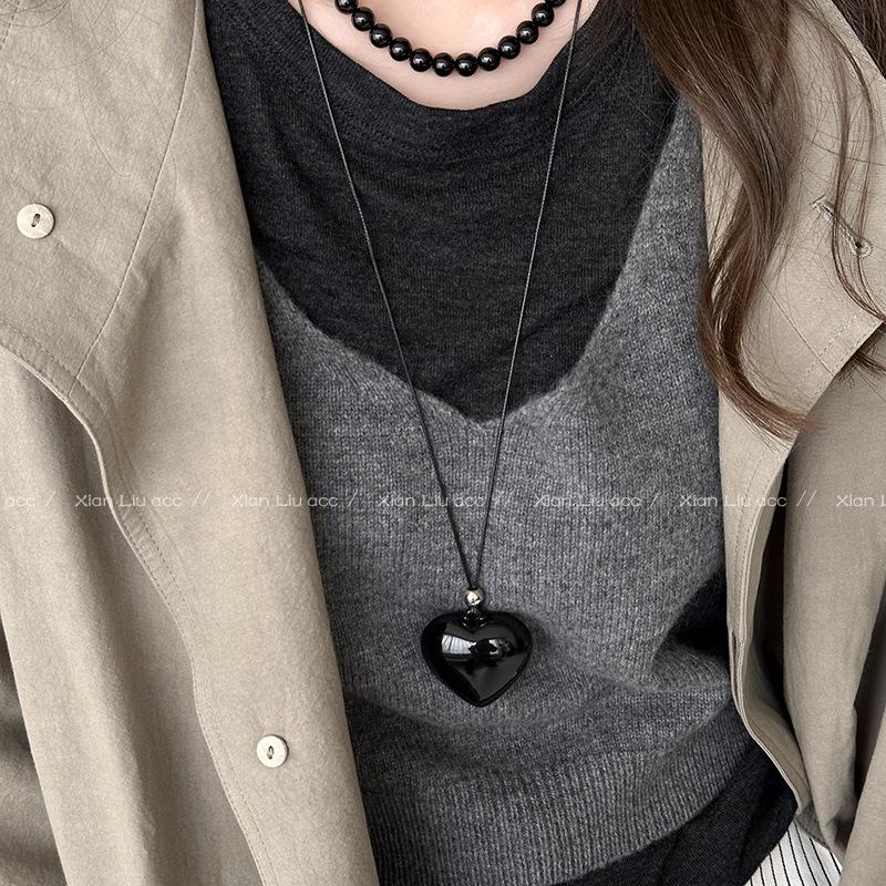 Colar Coração Couro Retrô 2025 para Mulheres - Corrente Clavicular Luxo Leve por Anco Lei