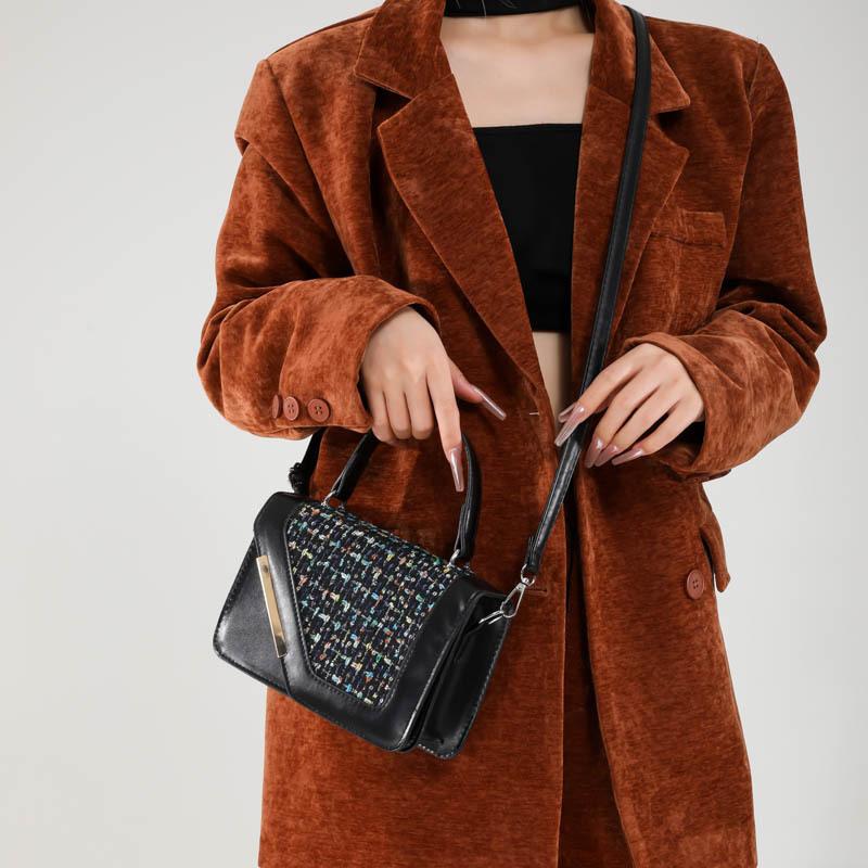 2025 New Small Square Bag Temperament Niche Design Fashionable Foreign Texture Shoulder Bag Messenger Casual Women's Bag