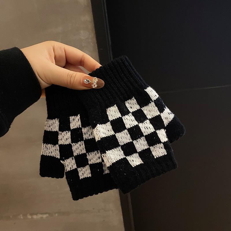 Black and white checkerboard half-finger gloves female couple knitting winter student writing cycling warm half typing tide
