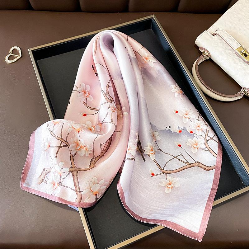 Silk Scarf Female Silk Gift 111 Mulberry Silk Small Square Scarf for Mother Chinese Style Flower Silk Scarf