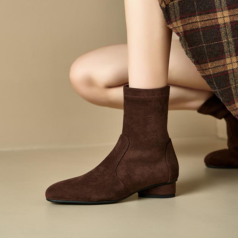 Women's Low-heeled Short Boots Autumn and Winter New Comfortable and Versatile Solid-color Thick-heeled Large-size Simple Short Boots