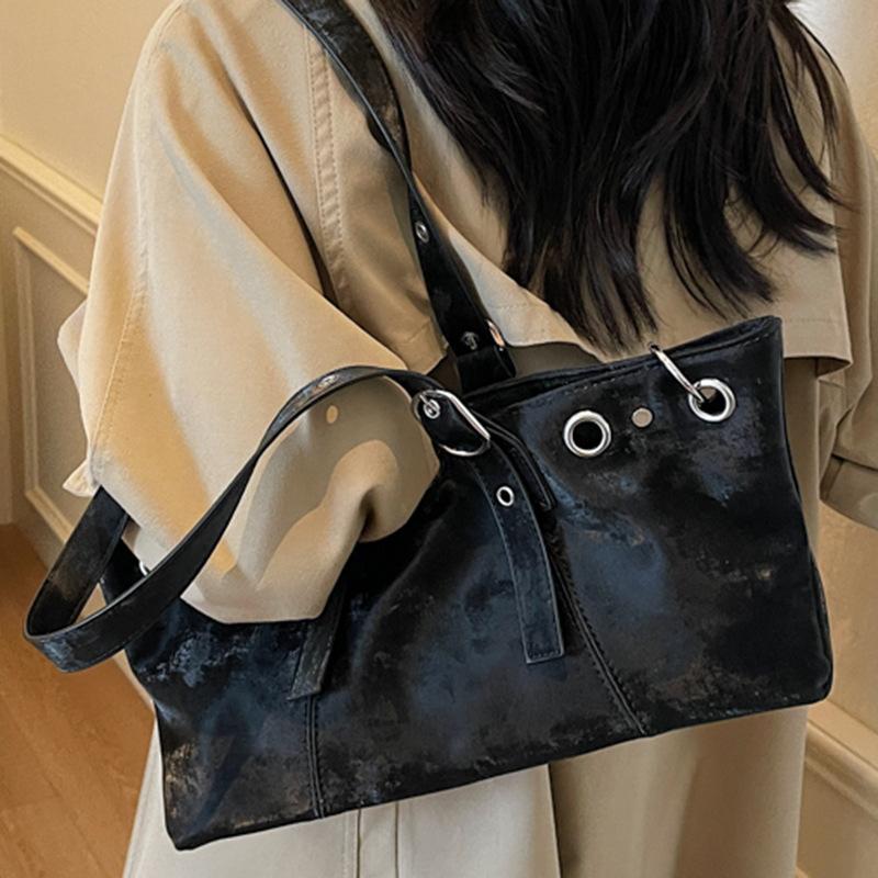 Single-shoulder Bag Women's Niche Commuting Retro Bag Riveted Hot Girl Motorcycle Underarm Bag