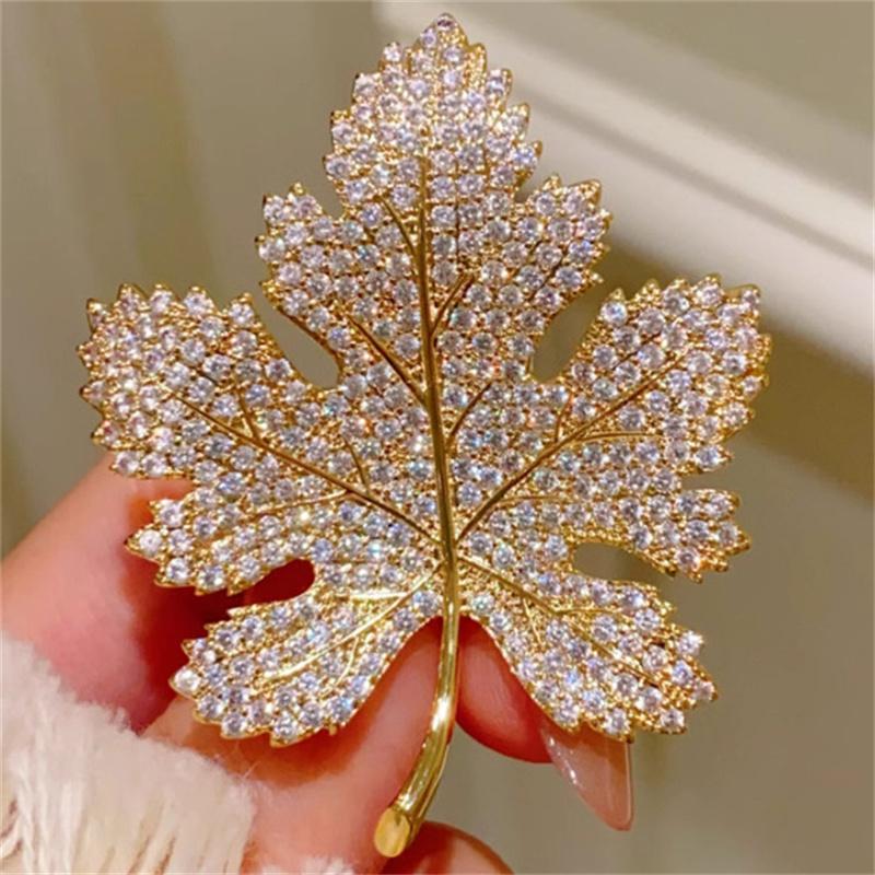 Exquisite Maple Leaf Brooches For Women Girls Luxury Elegant Plant Pins Versatile Shiny Corsage Clothing Accessories Gifts