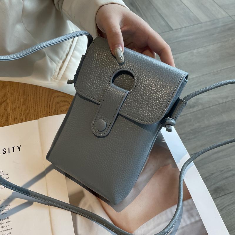 Кожаная сумка для мобильного телефона, женская сумка-мессенджер 2025 года, новая маленькая сумка в иностранном стиле из коровьей кожи, модная высококачественная универсальная маленькая сумка через плечо светло-синий