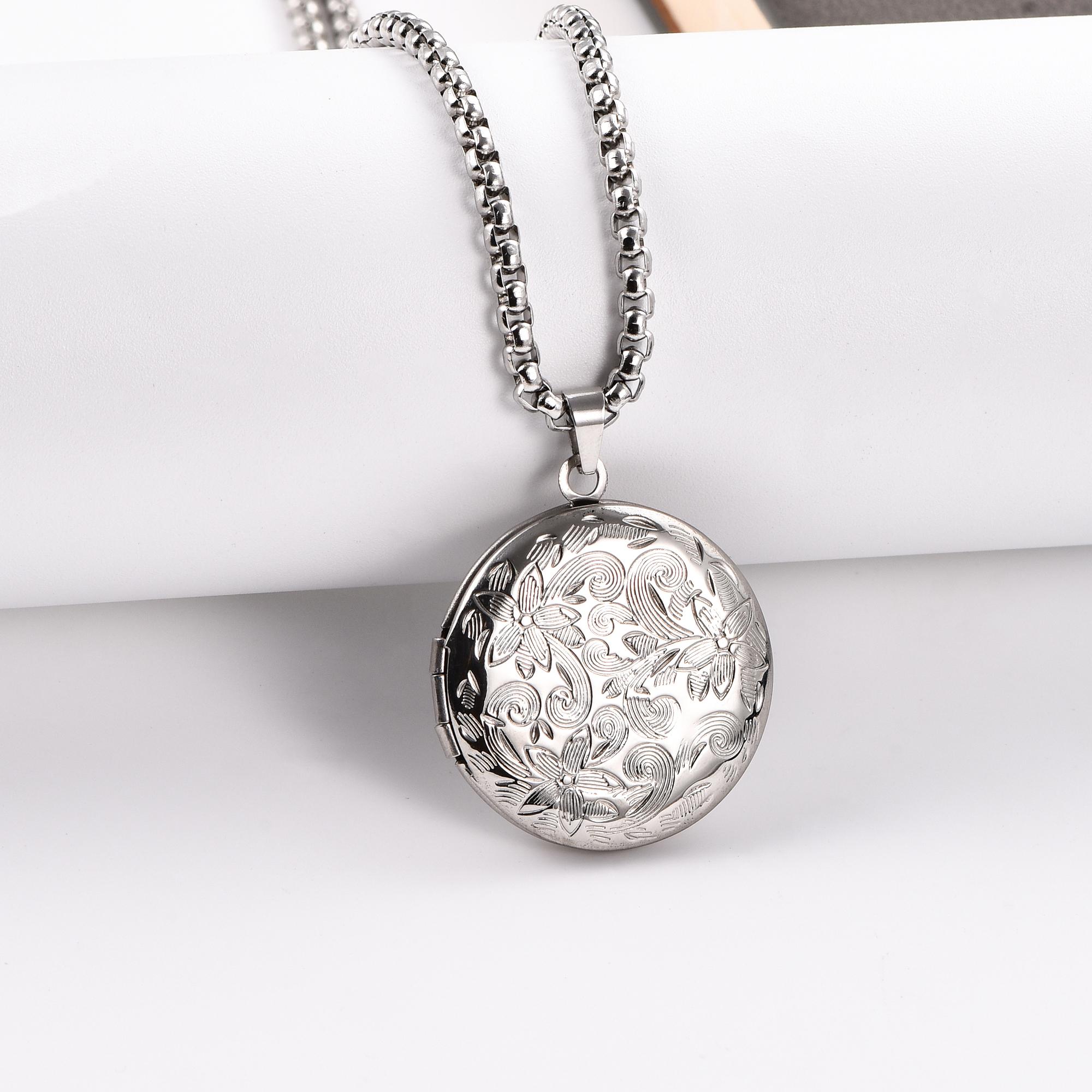 

Stainless Steel Engrave Round Circle Locket Pendant Necklace Pictures Locket Jewelry Party Gift Silver/Gold color Only pendant