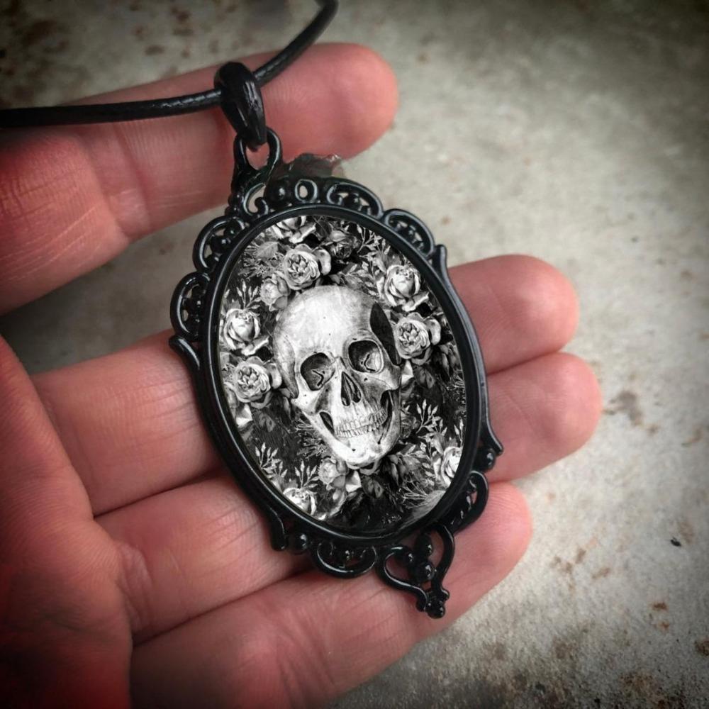 Gothic Black Oval Baroque Lace Painting Crow Skull Glass Pendant Leather Rope Chain Necklace for Women Men Hallowmas Jewelry