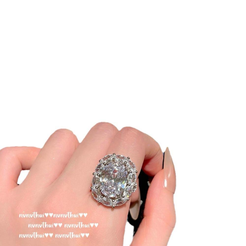 Beauty Is On The Tip Of The Heart, Bright Egg-Shaped Gemstone Necklace, Rich Family Daughter Gold, 18K Gold-Plated Crown Zircon Ring.