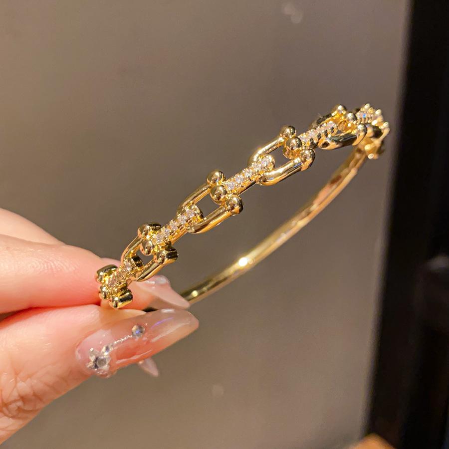 18K Gold Plated Zircon Letter Buckle Bracelet, Luxury Vintage Women s Bangle Gold (Real Gold Plated)