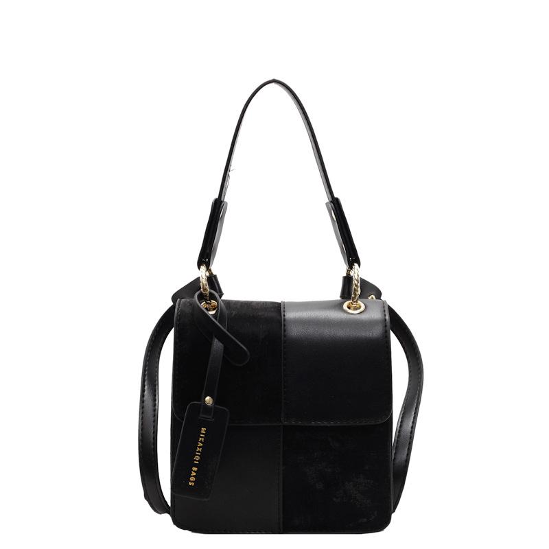 

This year s popular design sense niche splicing portable small square bag fashionable versatile casual foreign style commuter messenger bag women чорний