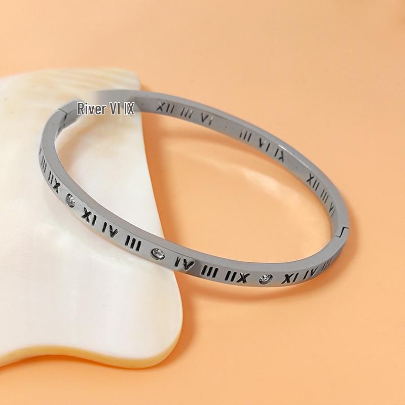 

Элегантный браслет из титановой стали с римскими цифрами и бриллиантами для женщин - Роскошное, устойчивое к выцветанию украшение для лучшей подруги.