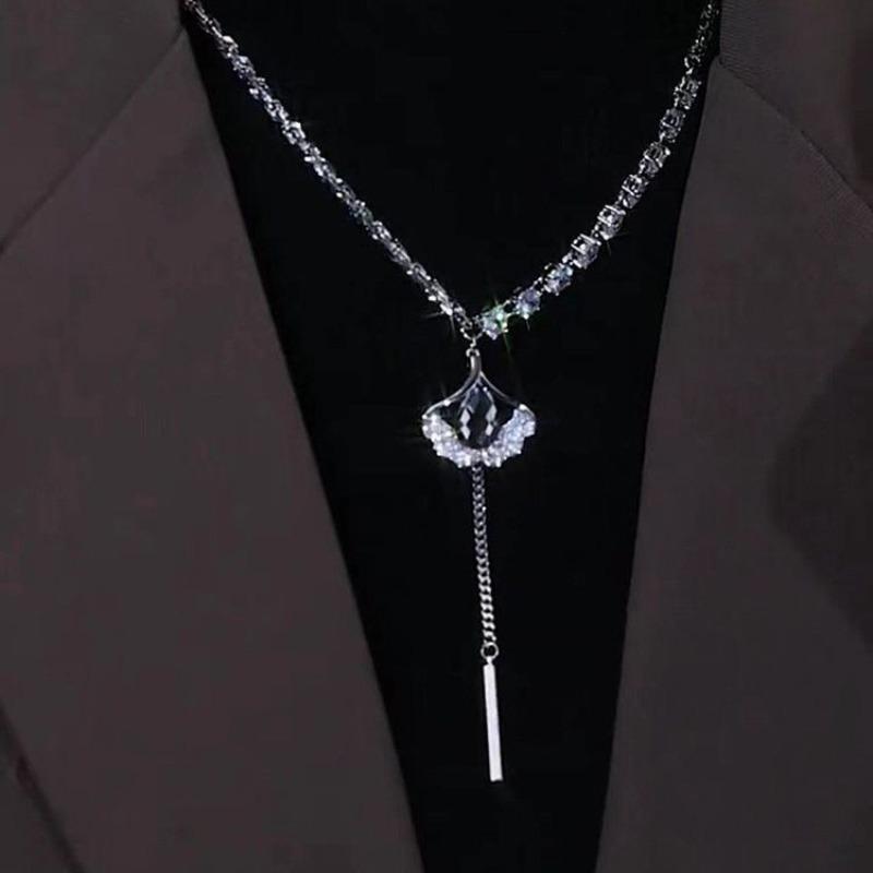 High-end ginkgo biloba long necklace women's new collarbone chain versatile sweater chain