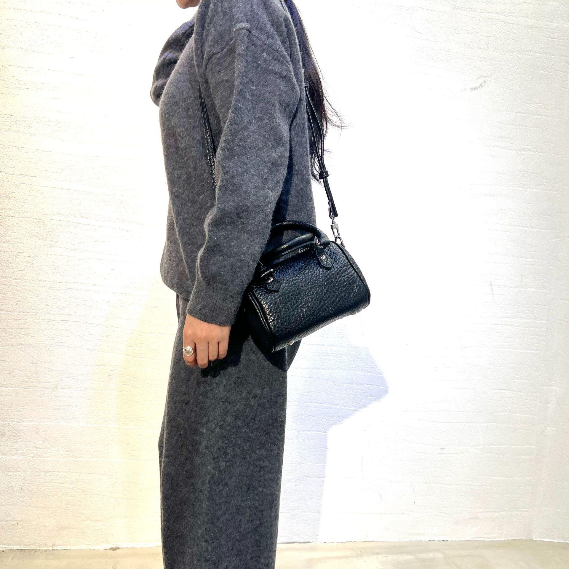 

Genuine Leather Women s Top Layer Cowhide Hand-held Pillow cylindrical Bag Single-shoulder Crossbody Designer Luxury Bag 18X11X12 cm