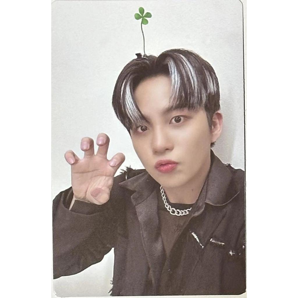 ATEEZ THE WORLD EP.2:OUTLAW A / DENÍK / JEDNOTKA DENÍKU / Z ver. OFICIÁLNÍ FOTOKARTA