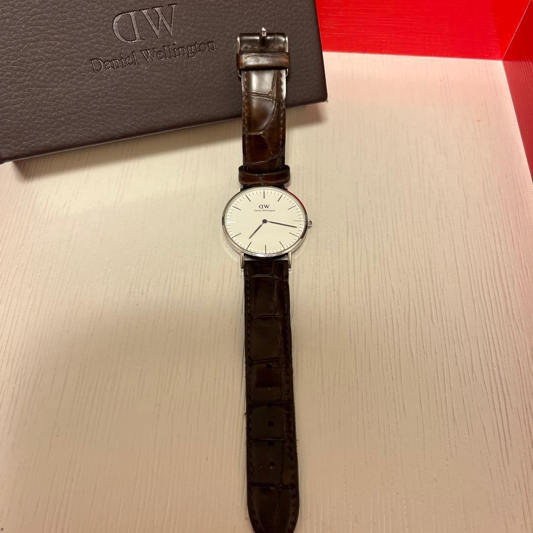 Used Daniel Wellington Analog Watch White/Brown
