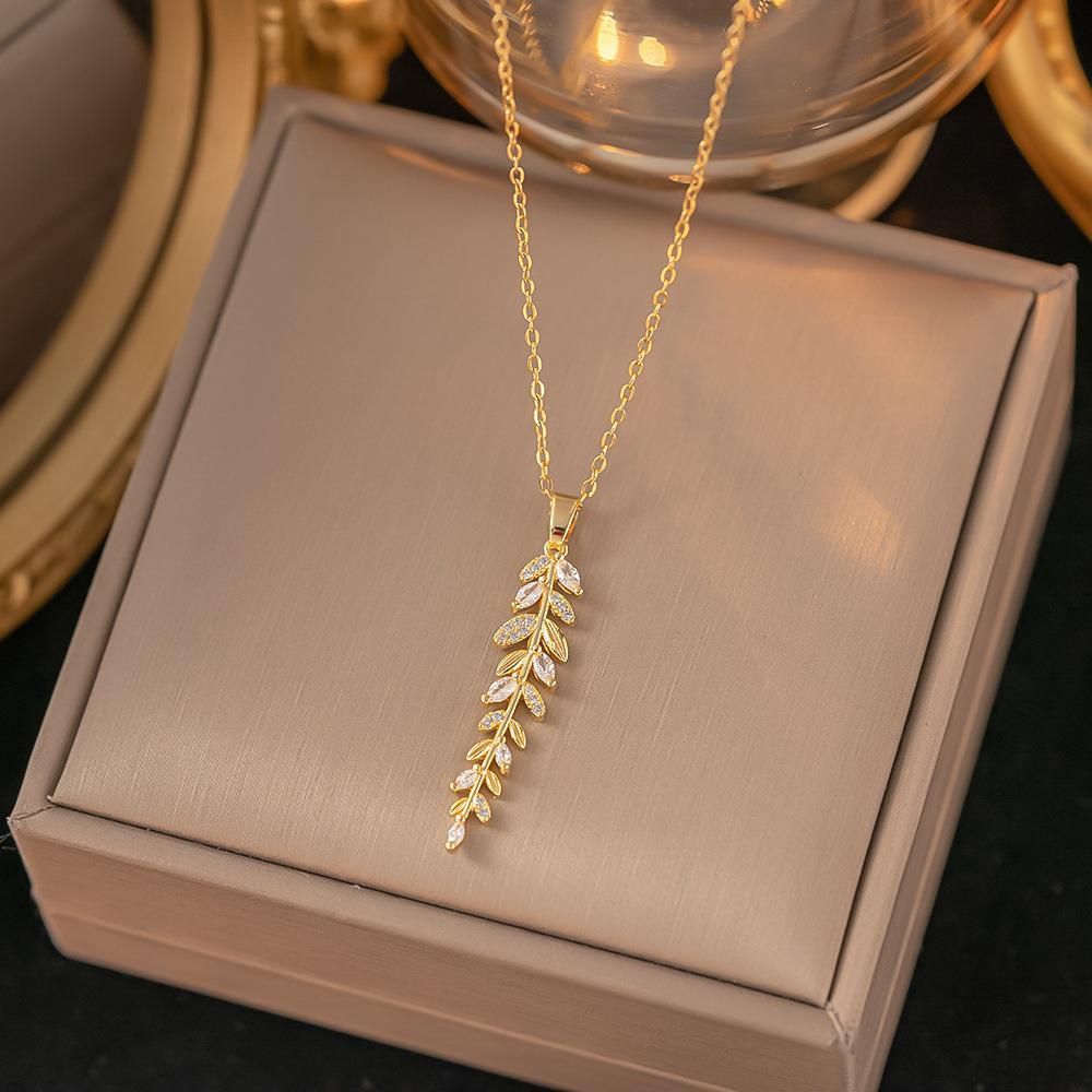 Titanium Steel Non-Fading Necklace: Elegant, Summer-Ready Clavicle Jewelry for Women