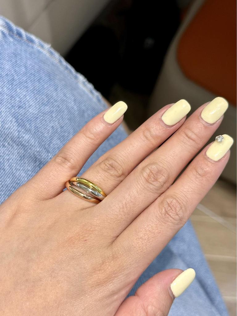 Kajia Tricolor Smooth Index Finger Ring - Classic, Non-Fading, Elegant Women's Hand Jewelry.