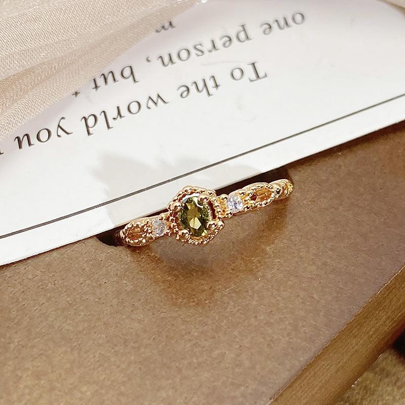 Medieval Vintage Retro High-End Colored Treasure Apple Green Open Ring For Women To Wear Exquisite Rings