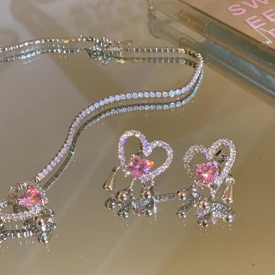 Sweet Love Pendant Necklace Light Luxury High Sense Niche Simple Collarbone Chain Cold Wind Personality Versatile Jewelry Women