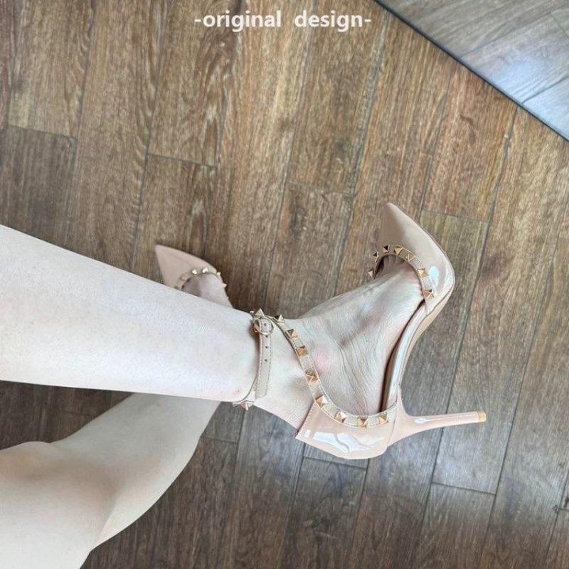 Fashion 2025 Autumn New High Heel Bag Pointed Toe Rivet Stiletto Strap Versatile Sandals Beautiful