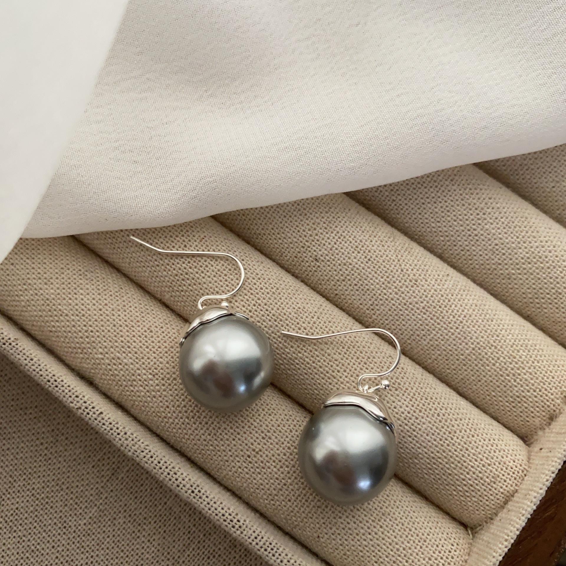 

Niche Design Earrings, Artificial Pearls, Simple Personality, Niche Temperament, Ear Hooks, High-End Versatile Earrings, Women