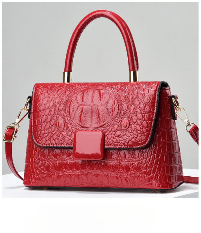 Модная сумка Простая атмосфера Внешняя торговля Большая вместимость Кроссбоди Летний стиль На одно плечо Новый женский тренд красный 2666₽