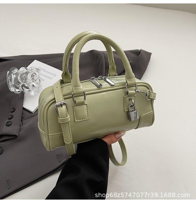 

This year s popular niche Boston bag fashionable foreign style solid color portable pillow bag texture Korean solid color messenger bag светло-зеленый