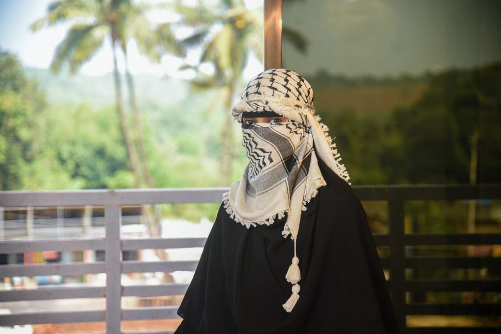 Palestine Keffiyeh Kufiya Scarf 48*48 inches Palestine CottonTraditional Shemagh with Tassels Arafat Hatta