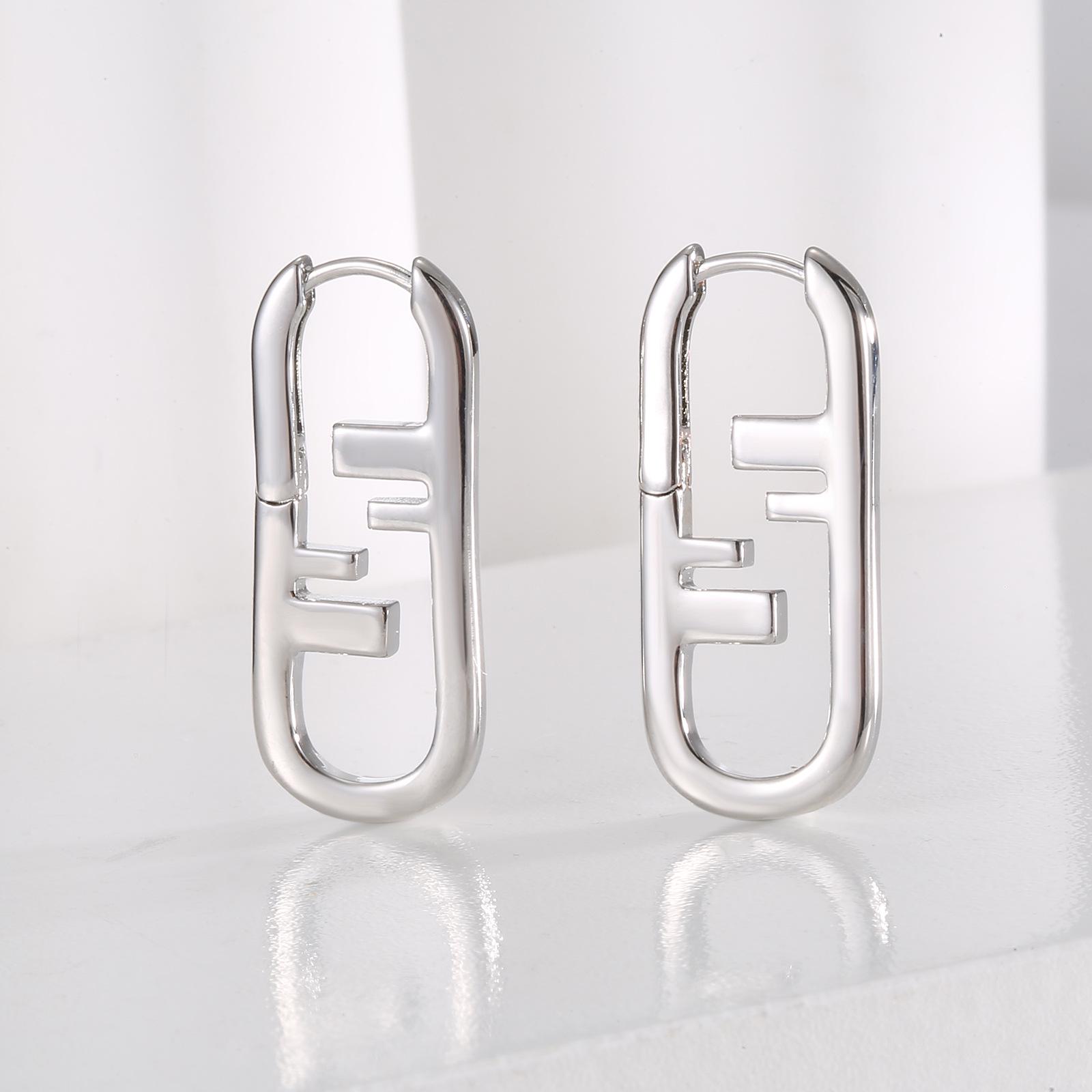 

Элегантные ретро-серьги-клипсы с бриллиантами: Шикарный холодный стиль, уникальный дизайн для женщин