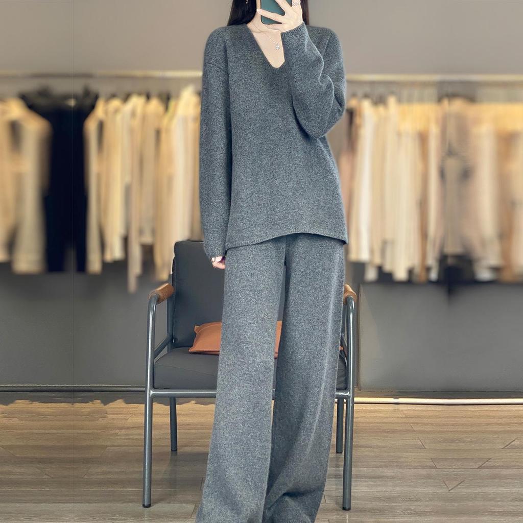 Set Tricotat Gros din Cașmir pentru Femei: Pulover cu gât în V și pantaloni cu picior larg