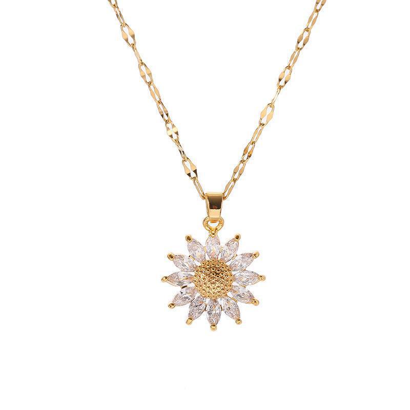 Daisy Pendant Titanium Steel Necklace: Women's Retro Flower Sweater Chain - Light Luxury Niche Accessory