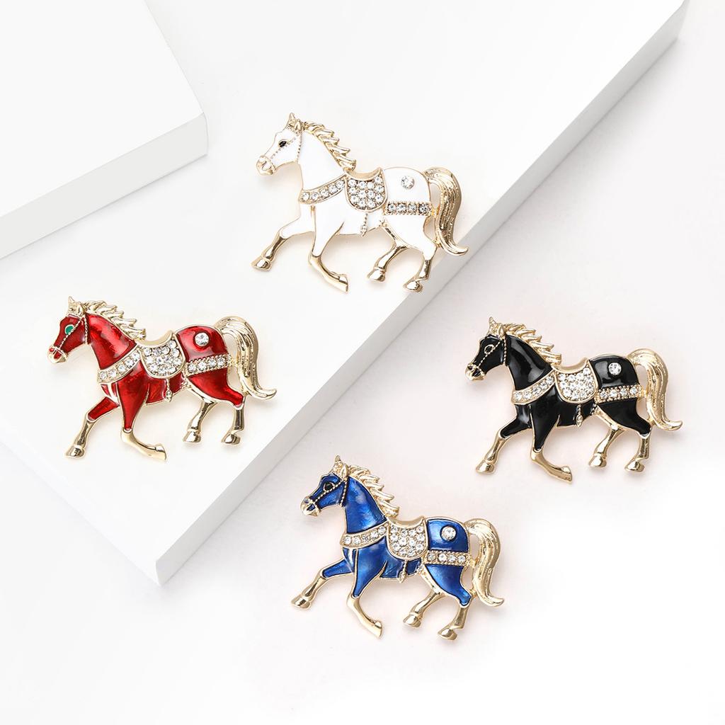 Classic Rhinestone Horse Brooches for Women Animal Lapel Pins Casual Party Accessories Gifts Friends