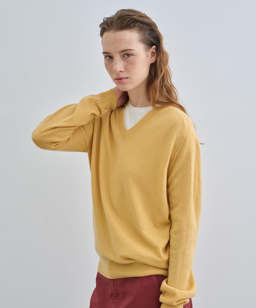 JEONGGAM STUDIOS Soft V-Neck Knit_2 Color