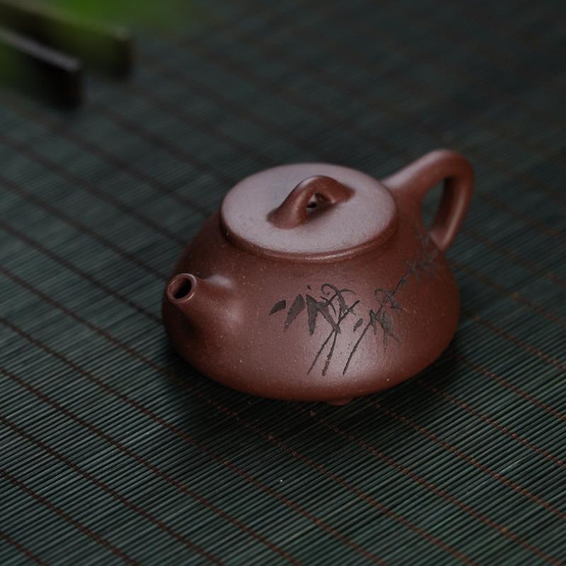 

80ml Authentic Yixing Purple Clay Teapots Handmade Stone Scoop Pot Raw Ore Purple Mud Kettle Zisha Teaset Tea Services Ornaments