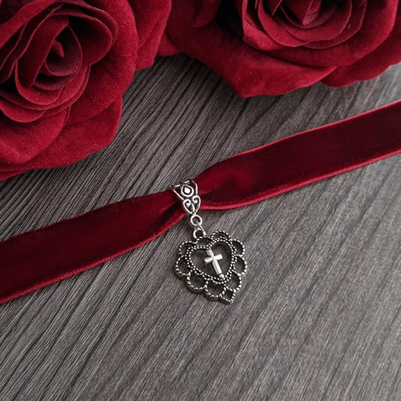 

Fashion Neo-Gothic Sliver Color Hollowed-out Heart-shaped Flower Cross Pendant Black Velvet Necklace for Women Hallowmas Jewelry червоний