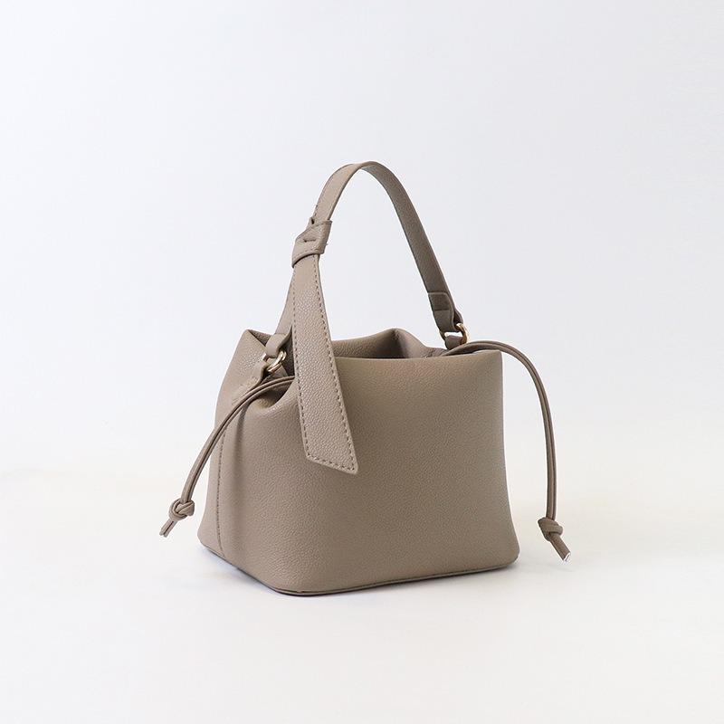 Niche Design Texture Soft Bag Portable Vegetable Basket Bag Versatile Commuter Drawstring Single Shoulder Crossbody Bucket Bag Women