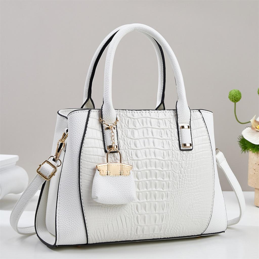 Vintage Style Womens Shoulder Bag With Stitching Details For Casual Outings
