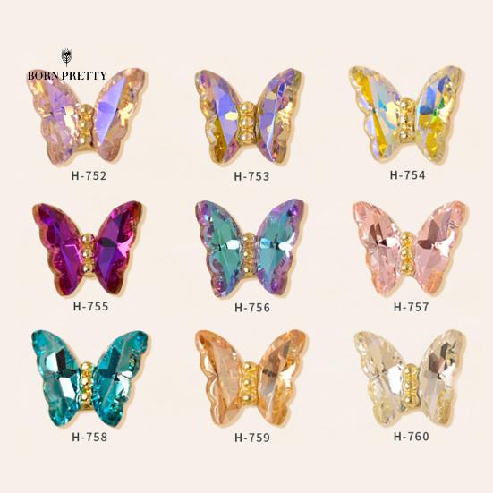 Dobré kouzla na nehty Ozdoby na nehty krásně aplikují jasnou barvu