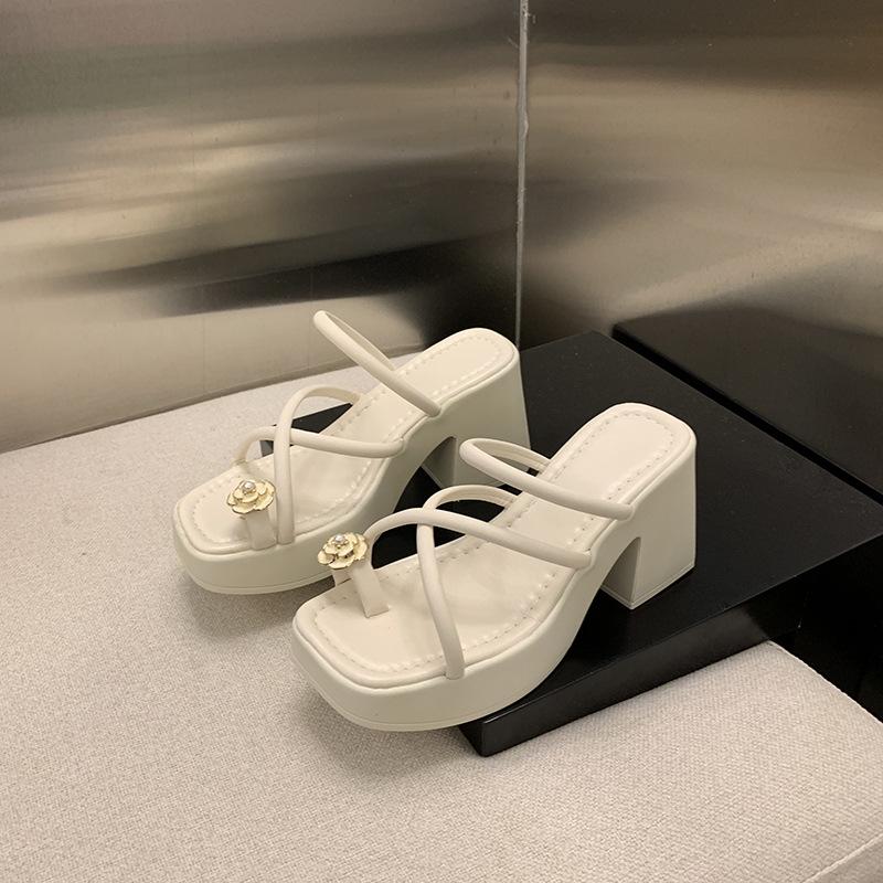 

Носите шлепанцы на высоком каблуке с перемычкой летом 2025 года, новые комплекты сандалий на платформе с ремешком между пальцев, повседневные крутые шлепанцы, увеличивающие рост в стиле феи 35