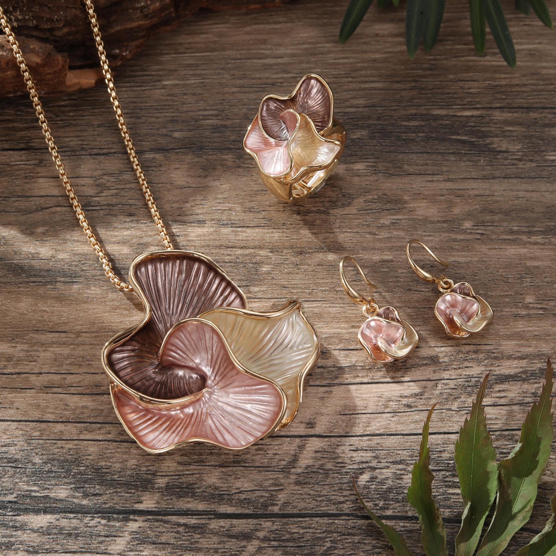 

Новые серьги-пусеты в виде геометрических лепестков с масляной живописью, набор с подвеской, женский набор ювелирных изделий высокого класса