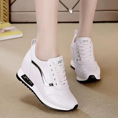 Chaussures pour femmes à hauteur intérieure surélevée Style coréen Chaussures blanches Automne Nouvelles compensées Baskets décontractées Femmes Zapatos De Mujer 2024