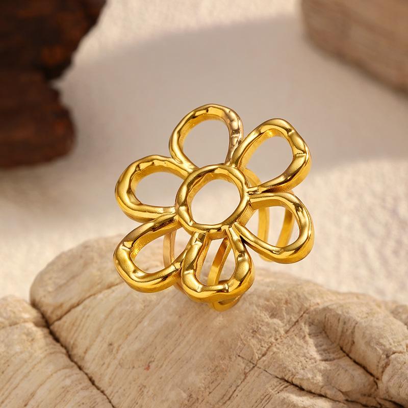 Fashion does not fade hollow stainless steel ring, high-end sense simple light luxury flower titanium steel ring jewelry women