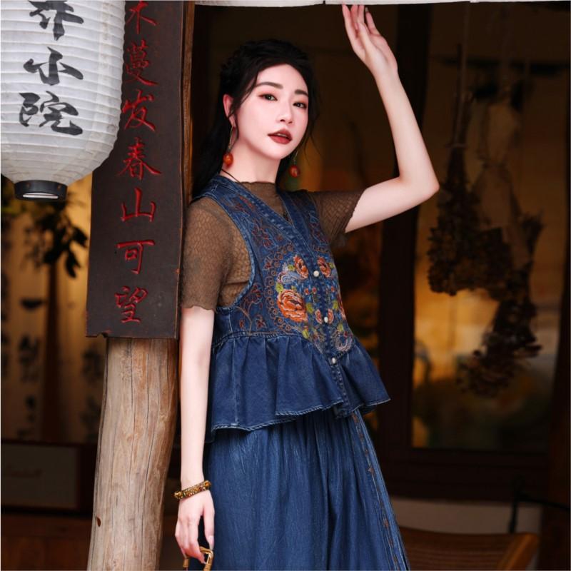 Johnature Woman Spring Chinese Style Vintage Style V-Neck Retro Vest Fashion Casual Embroidery Single Breasted Vest
