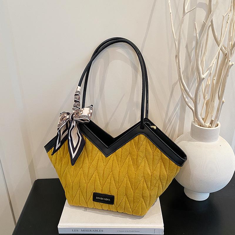 

Large-capacity bag women s new high-end retro casual shoulder bag commuter tote bag жёлтый