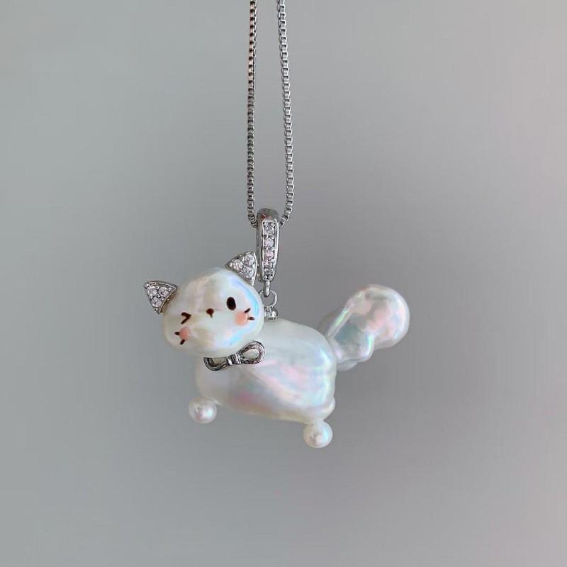 Pet Pendant Necklace With Heartshaped Charm And Gold Plating For Fashionable Cat Lovers