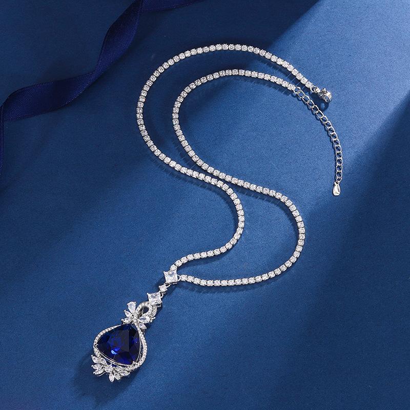Jewelry Style Retro Simulation Royal Blue Luxury Temperament Pendant Necklace Heroine Stone 20 * 20