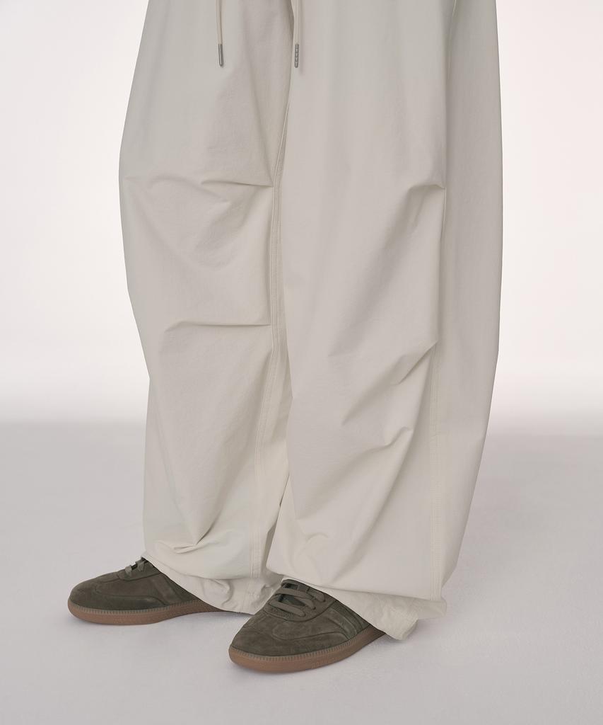 MUSINSA STANDARD WOMAN Women'S Brushed Nylon Parachute Pants [Cream]