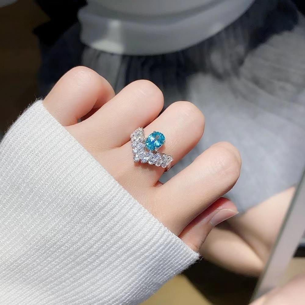 Luxury Open Ring with V Shape Crown Blue Zircon Ice Cut Design Elegant Pigeon Egg Glacier Blue Ring for Women