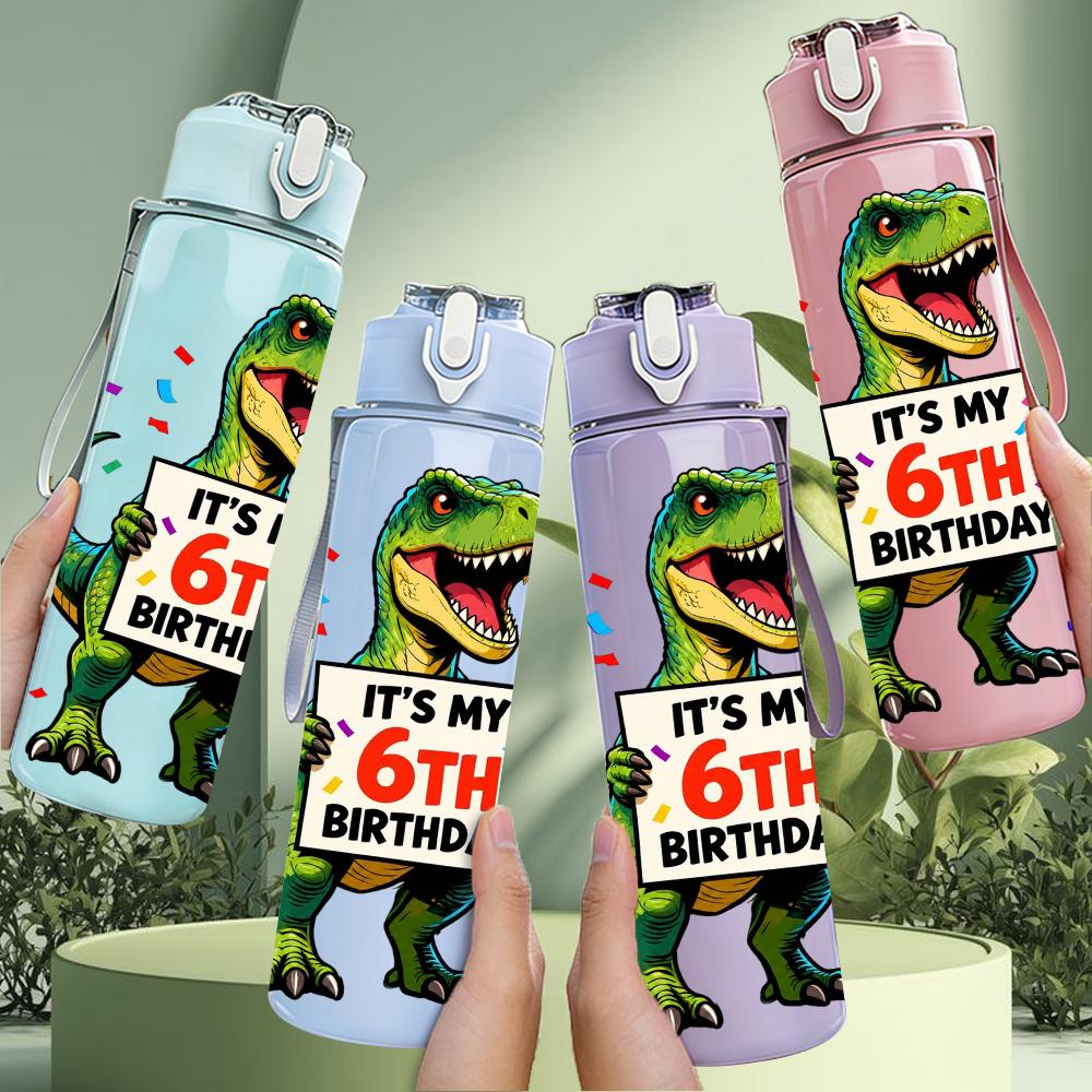1 PZ È il Mio 6° Compleanno Figura di Dinosauro 750ml Bottiglia d'Acqua in Plastica Colorata Tappo con Cannuccia a Flip Anti-perdite Per Sport Ufficio Uso Domestico